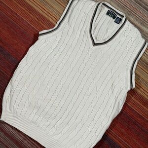 Vintage Trader Bay V-Neck Cable Knit Sweater Vest - Cream